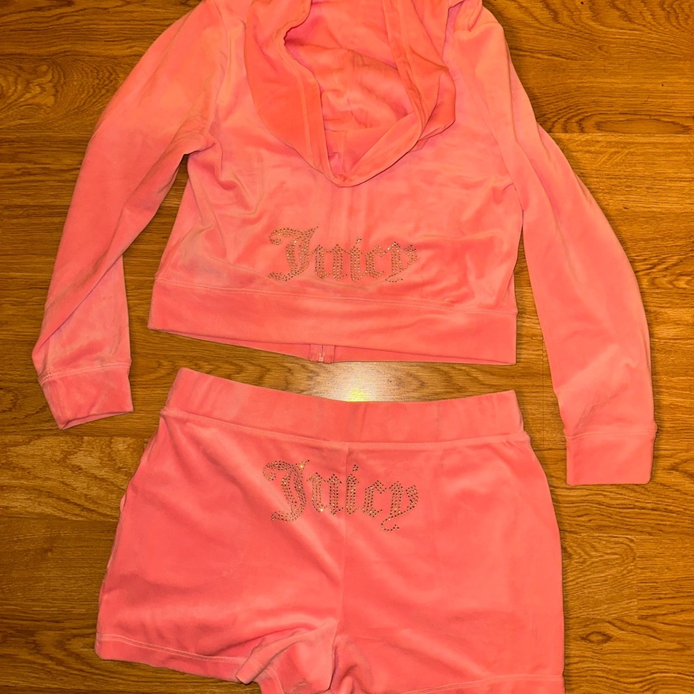 Juicy Couture Coral Pink Velour Hoodie & Shorts Set with Rhinestone Logo💎